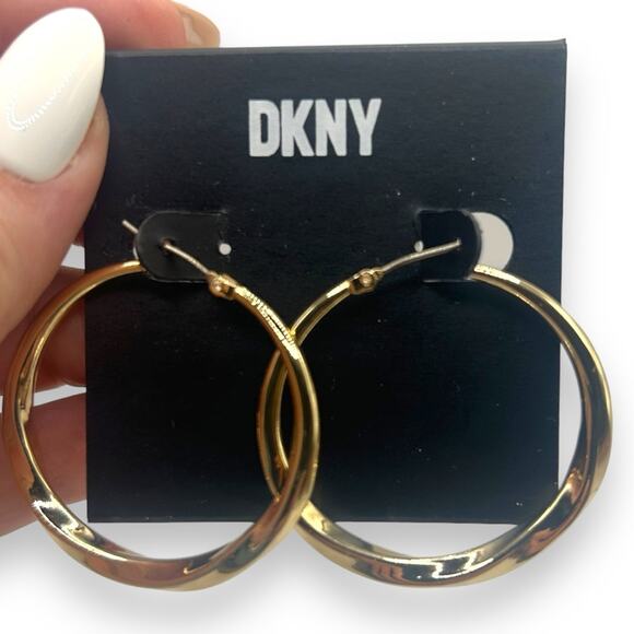 NWT Macy's DKNY Medium Twist Hoop Earrings, 1.5" in Gold NEW Hoops Chunky NEW - Picture 1 of 7